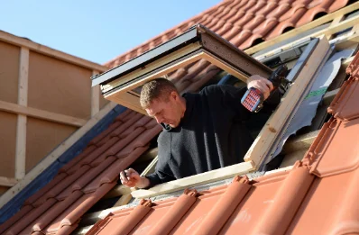 Pose de fenêtres de toit Velux à Épaignes